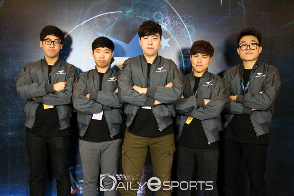 CFS 2015에서 한국 최초로 8강에 입성한 히든.(왼쪽부터 신동욱, 허재윤, 이진성, 장현우, 박제영)