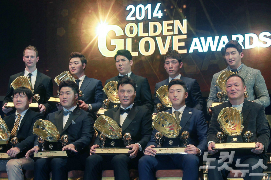 '올해는과연어떤얼굴들이?'2015프로야구를빛낸황금장갑의주인공들이8일결정된다.사진은지난해골든글러브수상자들의모습.(자료사진=박종민기자)