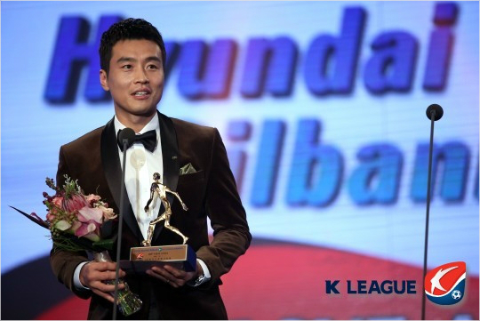 K리그최초의MVP4회수상대기록을달성한공격수이동국은지지부진했던전북과재계약협상이마무리단계에접어들었다.(자료사진=한국프로축구연맹)