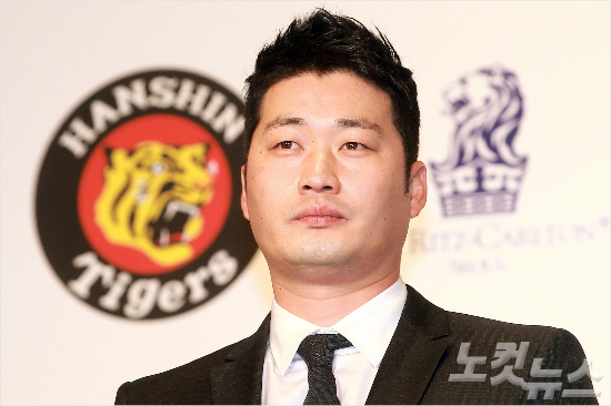 '내년에는한신에서못뛰는건가?'오승환이해외도박혐의로검찰조사를받으면서한신은재계약협상을중단한가운데벌써내년새마무리후보들을저울질하고있다.(자료사진=황진환기자)