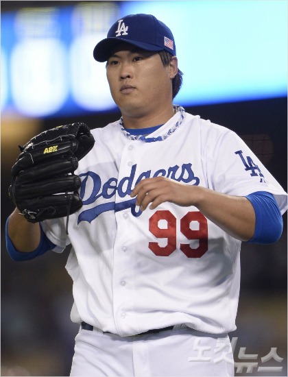 '내가해줘야한다'류현진은빠르면오는4월합류가기대되는가운데다저스는일본히로시마에이스마에다겐타영입설이흘러나오고있다.(자료사진)