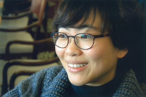 여성문화이론연구소손희정연구원.그는"경쟁에서살아남기위해미디어는점점더자극적이되고,말초적이되며,그렇게욕망에직접적으로작동한다는의미에서포르노적이돼가고있다"고지적했다.(사진=손연구원제공)