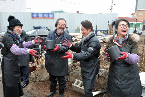 (이하사진=포이보스연예인봉사단제공)