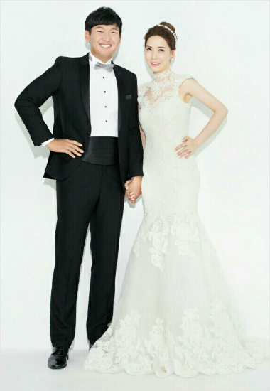 SK 원용묵, 1살 연상 신부와 새해 결혼