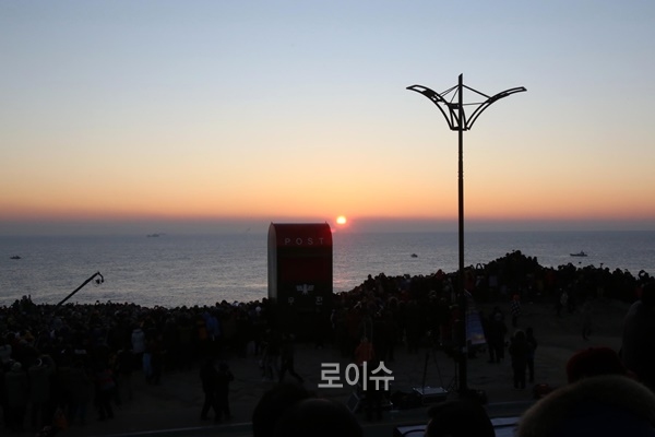 ▲간절곶해맞이행사.▲참석내빈들이풍선날리기를하고있다.(사진제공=울산광역시)