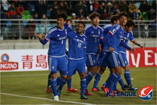 올시즌을끝으로K리그클래식수원삼성과계약이끝난수비수오범석(등번호4번)은홍명보감독이부임한중국슈퍼리그항저우뤼청과계약해일본과러시아에이어세번째해외진출에나선다.(자료사진=한국프로축구연맹)