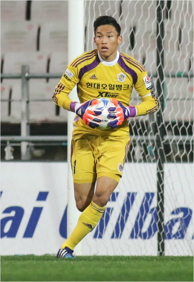유스출신으로13년간울산유니폼을입은골키퍼김승규는국내골키퍼의해외이적사상최고이적료에일본J리그비셀고베로이적한다.(자료사진=울산현대)