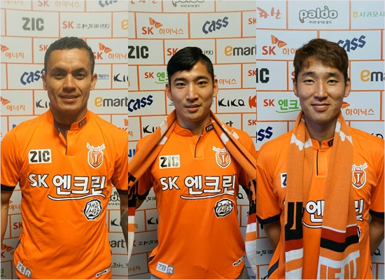 K리그클래식제주는브라질출신외국인공격수모이세스와크로아티아와일본에서각각활약하던측면수비수정운,중앙수비수이광선을영입했다.(자료사진=제주유나이티드/왼쪽부터모이세스,정운,이광선)
