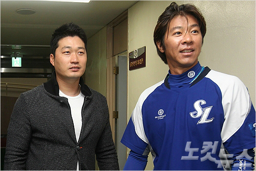 "이때는좋았는데..."오승환(왼쪽)과임창용이KBO리그선수등록시시즌50%출장정지라는징계를받았다.(자료사진)