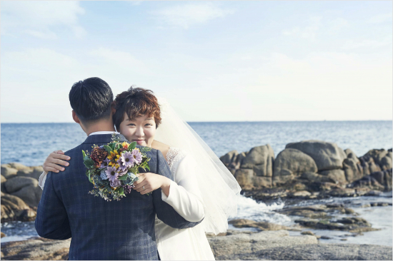 배우하재숙과예비신랑.(사진=로맨틱블리스제공)