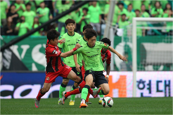 2016K리그클래식은지난시즌우승팀전북현대와FA컵우승팀FC서울이3월12일오후2시전주월드컵경기장에서공식개막전을치른다.(자료사진=한국프로축구연맹)