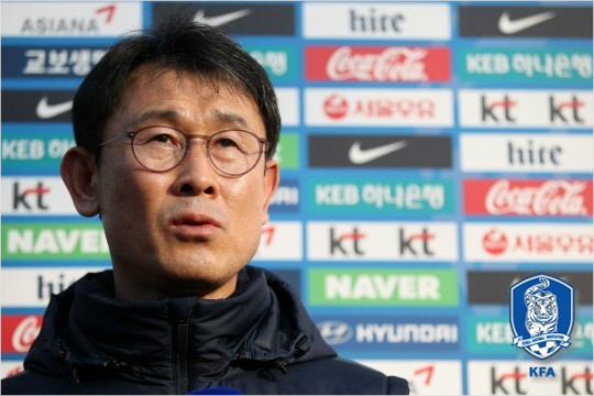 윤덕여여자축구대표팀감독은지난해국제축구연맹(FIFA)여자월드컵16강진출등좋은성적을이어사상첫올림픽본선진출도노린다.(자료사진=대한축구협회)