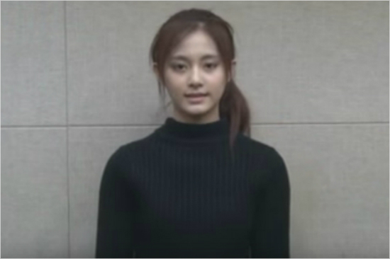 JYP엔터테인먼트걸그룹트와이스멤버쯔위의사과동영상.(사진=유튜브영상캡처)