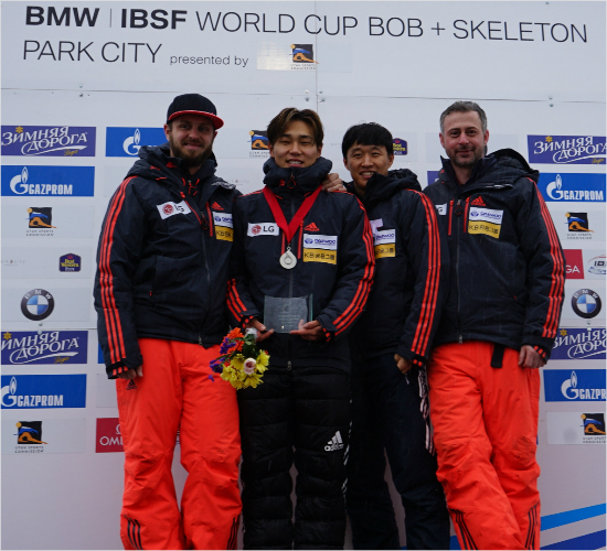 17일(한국시각)미국유타주에서열린IBSF스켈레톤월드컵5차대회에서은메달을차지한윤성빈(왼쪽두번째,사진=올댓스포츠)