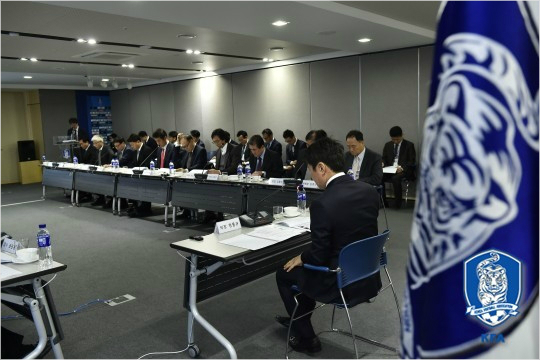 대한축구협회는18일오전서울신문로축구회관에서이사회를열고9년만에결승전을홈앤드어웨이방식으로치르는등의2016년'KEB하나은행FA컵'일정을확정했다.(자료사진=대한축구협회)