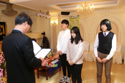 구례군, 저소득가정 자녀에 장학금 전달