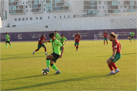 새시즌을대비해아랍에미리트에서전지훈련하는'K리그챔피언'전북은도르트문트와맨시티등유럽명문클럽의평가전제의로바쁜평가전일정을소화하고있다.사진은러시아프리미어리그3위로코모티프모스크바와평가전모습.(자료사진=한국프로축구연맹공동취재단)