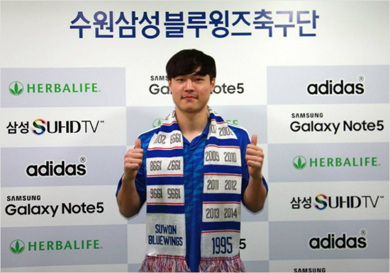 수원은대학무대최고의골잡이로평가되는고려대공격수김건희를영입했다.수원의유스출신김건희는5년계약을맺었다.(자료사진=수원삼성블루윙즈)