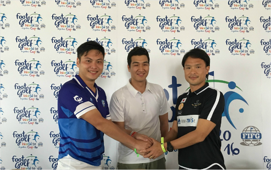 권기성대한풋골프협회장(가운데)은2016풋골프월드컵이열린아르헨티나부에노스아이레스에서중국,일본,호주의풋골프협회관계자들과만나아시아풋골프연맹의출범과함께올여름아시안컵개최를이끌었다.(자료사진=대한풋골프협회)