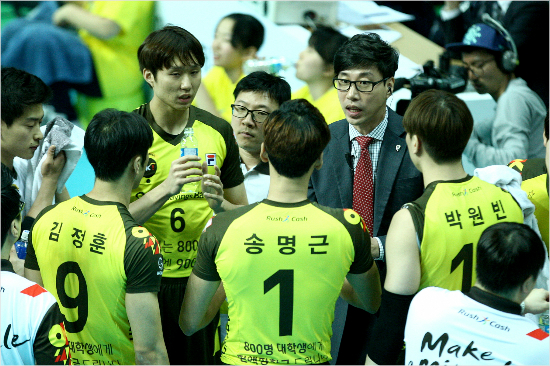 "규민이몫까지해줘야해."OK저축은행이주전센터김규민의부상으로비상이걸렸다.(사진=KOVO제공)