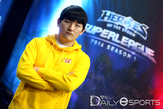 스타2 프로게이머 출신 고인빈, 히어로즈 슈퍼리그 데뷔