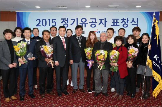 대한탁구협회가25일주최한2015정기유공자표창식에서수상자들이기념촬영을한모습.최우수선수전지희와남녀신인상안재현,김지호등은국제대회출전으로참석하지못했다.(자료사진=협회)