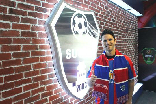 K리그클래식으로승격한수원FC는스페인프리메라리가에서오랫동안활약한스페인연령별대표출신미드필더하이메가빌란을영입했다.(자료사진=수원FC)