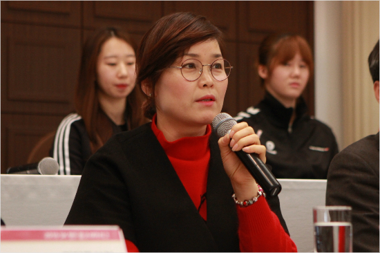 "핸드볼리그도많이사랑해주세요."여자핸드볼전설임오경감독이올림픽메달을위해리그에도많은관심을부탁했다.(사진=대한핸드볼협회제공)