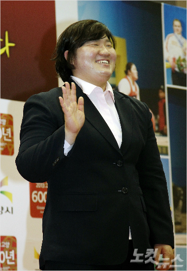 '풍채는국회의원감이네'지난2013년공식은퇴이후장미란재단업무는물론정치권과관련된활동을이어온역도스타장미란.(자료사진=윤창원기자)
