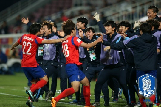 신태용감독이이끄는올림픽축구대표팀은일본과2016아시아축구연맹23세이하챔피언십결승에서전반20분권창훈,후잔2분진성욱의연속골에도불구하고후반중반이후급격한수비불안으로3실점하며준우승했다,(자료사진=대한축구협회)