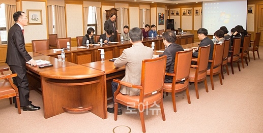 ▲전입직원부패방지및청렴교육을실시하고있다.(사진제공=부산고등법원)