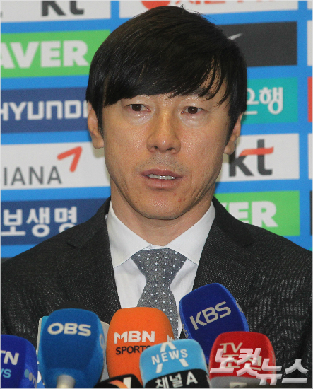 신태용올림픽축구대표팀감독은리우올림픽본선에서는어린선수들의중심을잡아줄3장의와일드카드를모두활용한다는계획을밝혔다.황진환기자