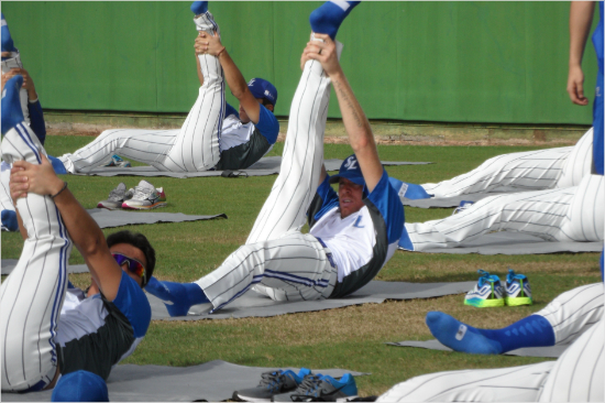 "스트레칭확실히하자고."삼성의괌스프링캠프모습.(사진=삼성라이온즈제공)