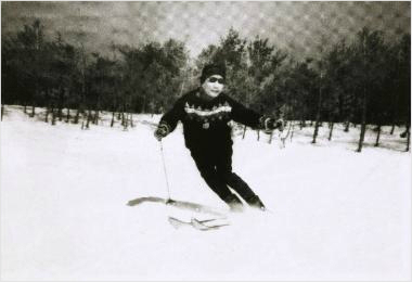 1960년대대관령에서스키를타던임경순옹의모습.(자료사진=곤지암리조트)