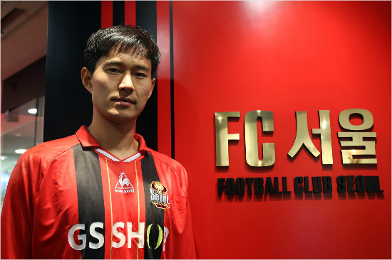 과거FC서울에서공격수로활약했던심우연은전북과성남을거쳐7년만에수비수로친정팀에복귀했다.(자료사진=FC서울)