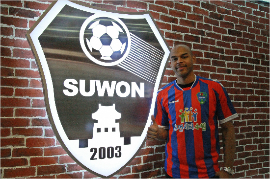 K리그클래식으로승격하는수원FC는벨기에국가대표출신공격수마빈오군지미를영입해4명의외국인쿼터를모두채웠다,(자료사진=수원FC)