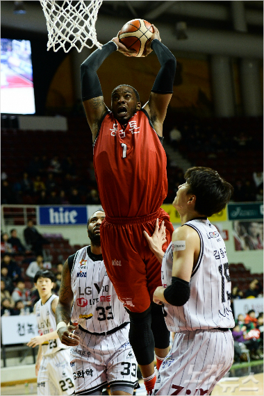 덩크를시도하는안양KGC인삼공사의찰스로드(사진/KBL)