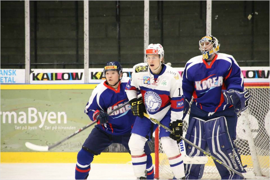 특별귀화를추진중인캐나다출신골리맷달튼(오른쪽)은세계적강호들과대결에서수준높은기량을선보이며현지언론의극찬을받았다.(자료사진=대한아이스하키협회)