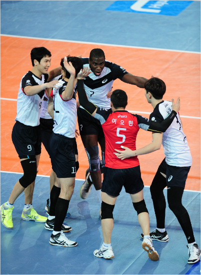 시즌개막을앞두고연습경기에서는'동네북'신세였던현대캐피탈은현재13연승의무서운상승세로V-리그남자부선두에올랐다.(자료사진=KOVO)