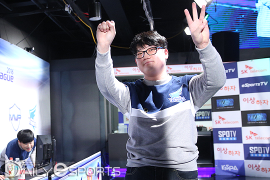 1라운드 2주차에서 명경기를 만들어낸 아프리카 프릭스 한이석.