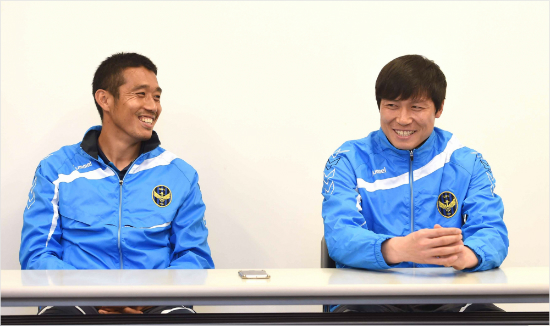 2016시즌을앞두고인천유니폼을입은베테랑조병국과김태수(사진왼쪽부터)