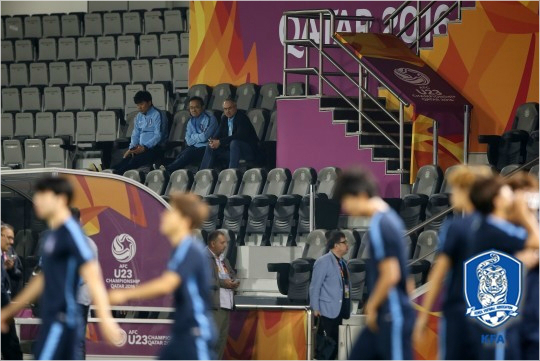 카타르현지에서올림픽축구대표팀의6경기가운데4경기를지켜본울리슈틸리케축구대표팀감독은일부선수를제외한대부분의기량이축구대표팀에합류하기에는부족하다는판단을내렸다.(자료사진=대한축구협회)