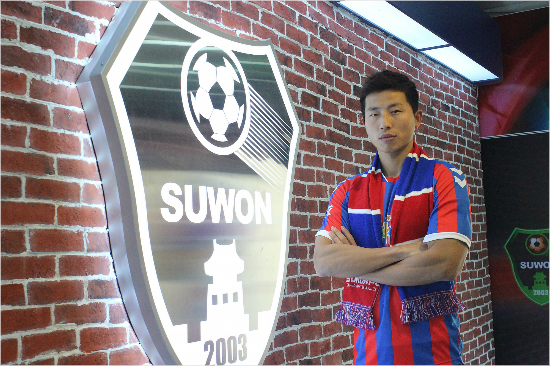 K리그클래식으로승격한수원FC는국가대표경력의장신수비수김근환을영입해수비를강화했다.김근환은공격수로도활용한독특한이력의선수다.(자료사진=수원FC)