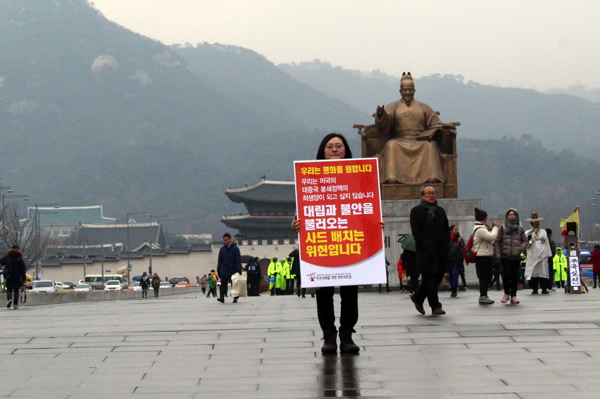 지난16일광화문세월호광장에서1인시위하는하주희변호사(사진제공=민변장연희사무차장)