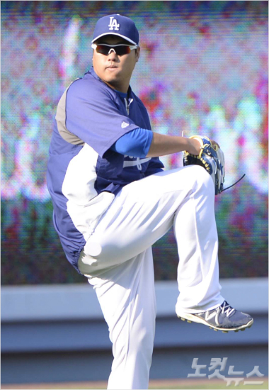 18일(현지시각)수술뒤처음으로포수를상대로불펜투구를소화한LA다저스류현진.(자료사진)