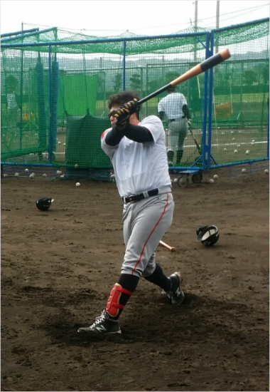 타격훈련중인김태균.(오키나와=김동욱기자)
