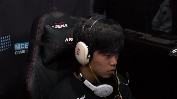 2세트를 준비하는 ESC 에버. (사진=나이스게임TV 중계 캡처.)