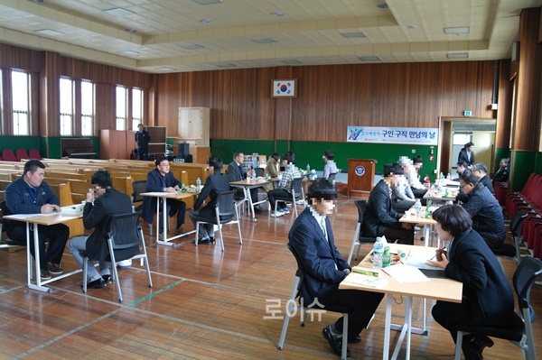 수형자들이사복을입고면접에임하고있다.(사진제공=울산구치소)