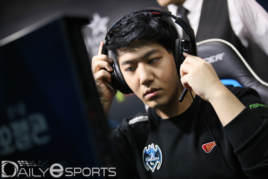 롱주 게이밍의 미드 라이너 '프로즌' 김태일.