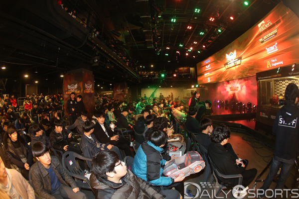 카트라이더 리그 결승 현장 만원 관중...600명 운집